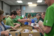 Publix Serves Day Helping Hands